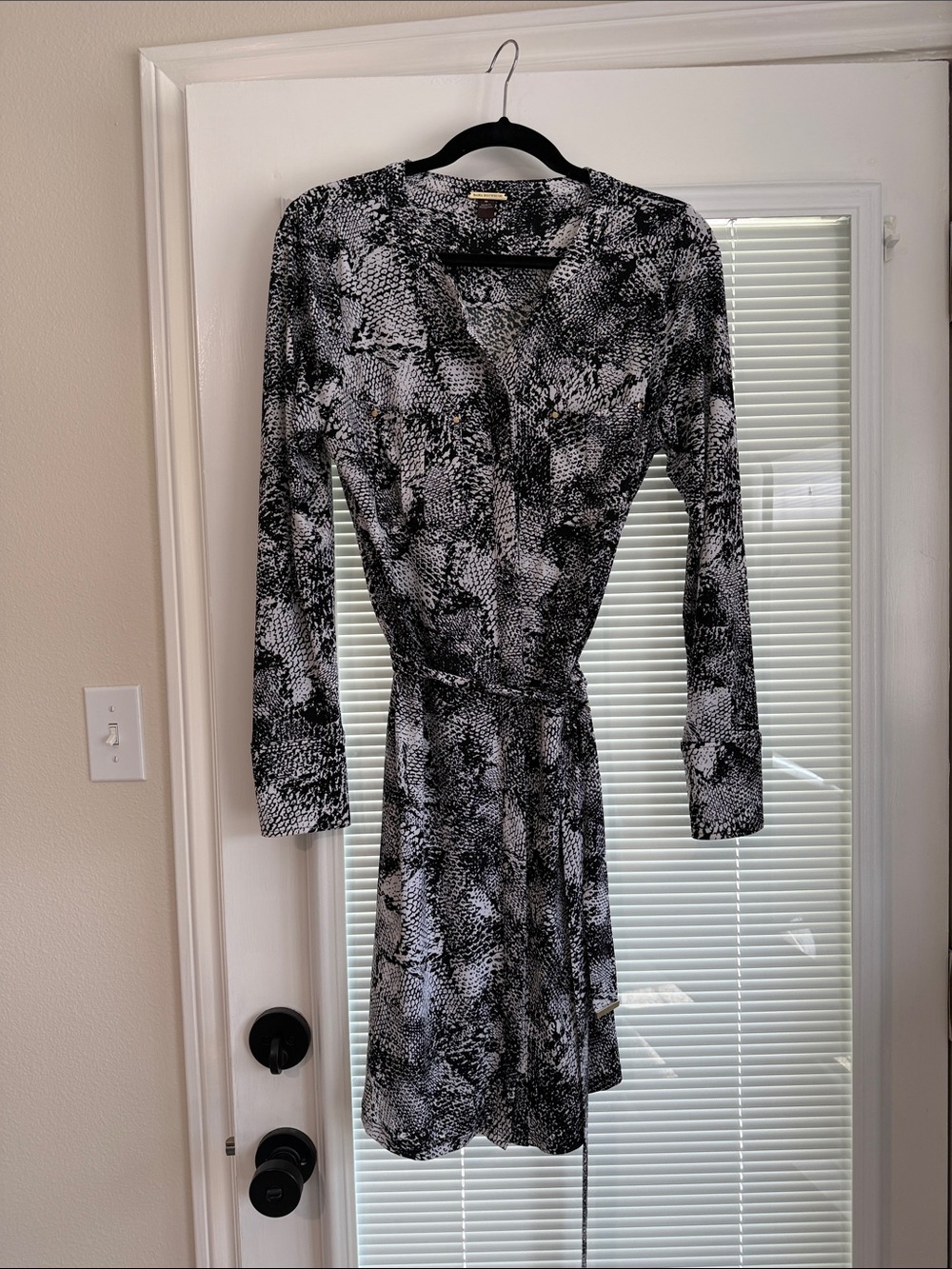 Dana. Buchanan Black & White Snake-Print Long Sleeve Hidden Button Dress